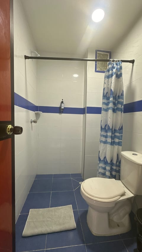 Basic Room | Bathroom | Shower, free toiletries, towels