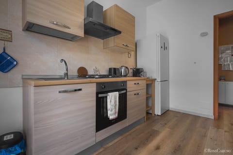 Deluxe Apartment, Balcony, Garden View | Private kitchen