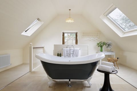 The Coach House at Broadwell Manor Bedroom - StayCotswold