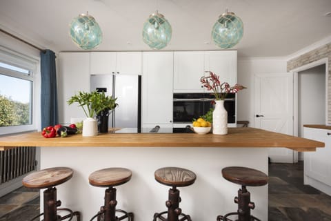 Breakfast Bar seating 4