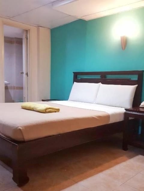 Economy Room | Desk, rollaway beds, free WiFi