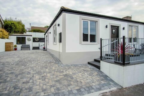Wiston Street - 2 Bedroom Holiday Home - Pembroke (26735)