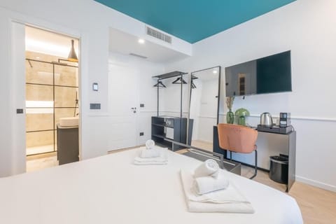 Superior Double Room | In-room safe, desk, laptop workspace, blackout drapes