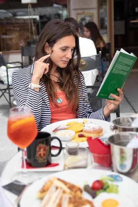 Daily cooked-to-order breakfast (EUR 25 per person)