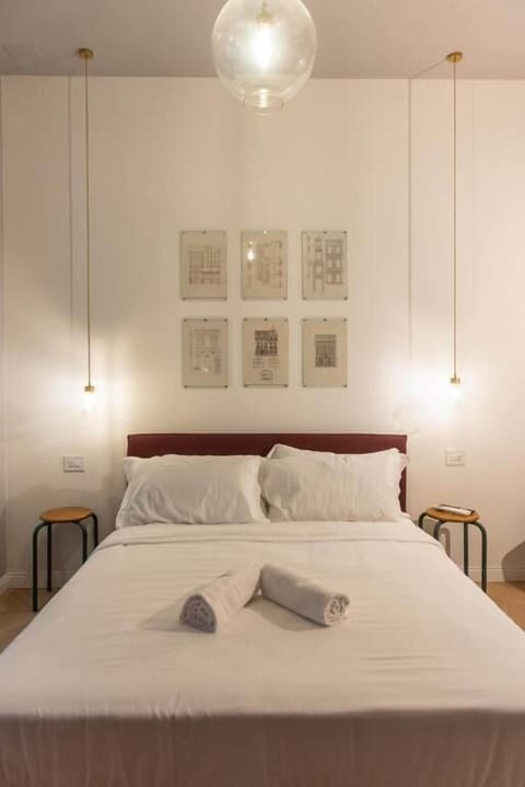 Deluxe Room | Desk, laptop workspace, blackout drapes, soundproofing