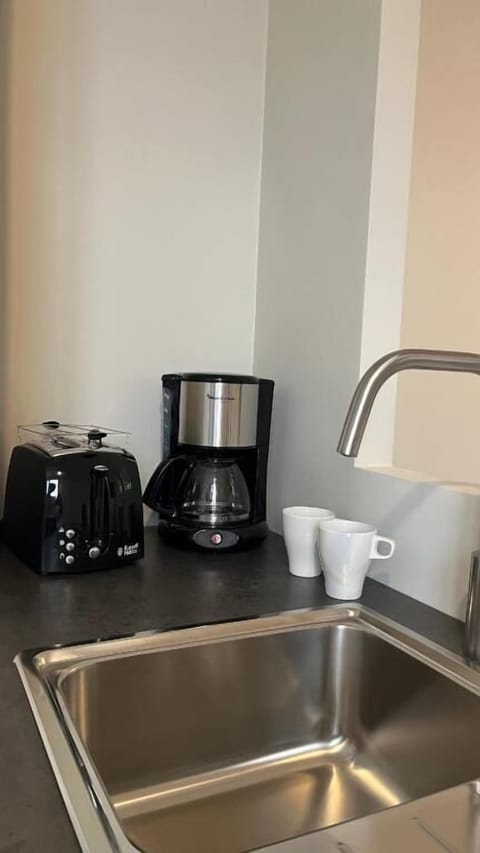 Deluxe Apartment, City View | Private kitchen