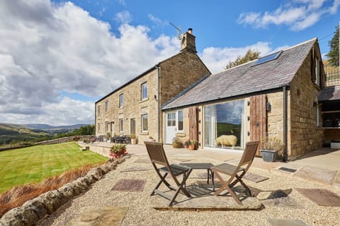 Edge Farm, Lofthouse - Host & Stay