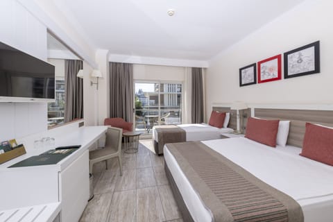 Family Room | Premium bedding, free minibar, in-room safe, desk