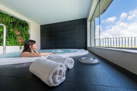 Indoor spa tub