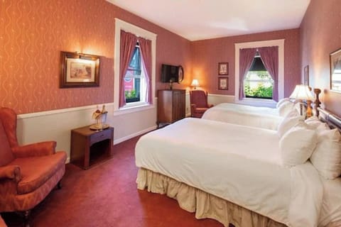 Recharge in a charming double room with soft, quiet ambience.