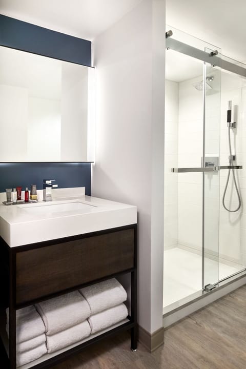 Studio Suite, 1 King Bed with Sofa bed | Bathroom | Designer toiletries, hair dryer, towels, soap