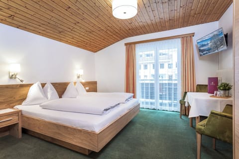 Double Room, Balcony | Free WiFi