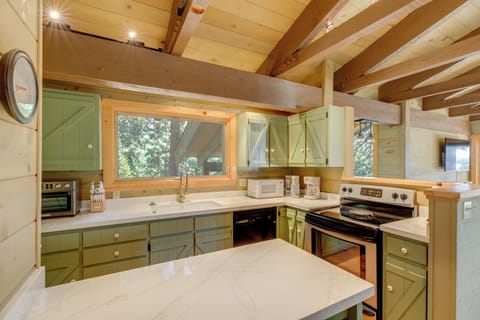 House (3 Bedrooms) | Interior