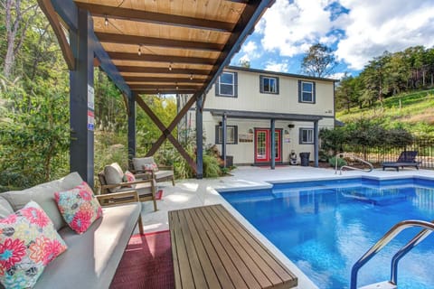 Maple Valley Farm House's private outdoor pool