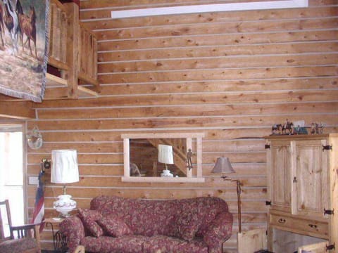 Premier Cabin (Desperado) | Living area | TV, DVD player