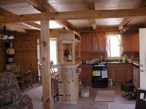 Premier Cabin (Desperado) | Private kitchen | Fridge, microwave, stovetop, dishwasher