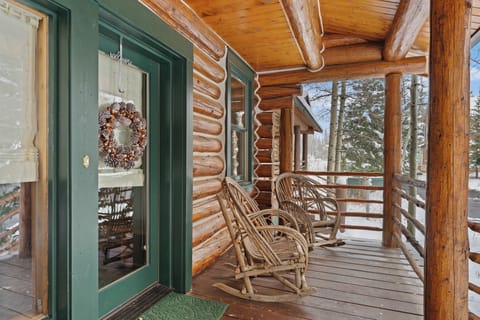 House (4 Bedrooms) | Exterior