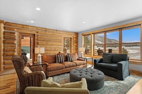 House (3 Bedrooms) | Exterior