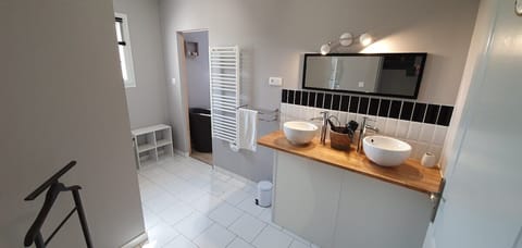 Standard Double Room, Ensuite (Zen) | Bathroom