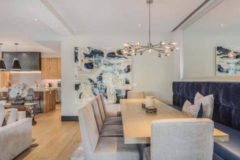 07_84_CARRIAGE_WAY_704E007