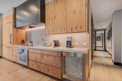 18_84_CARRIAGE_WAY_704E018