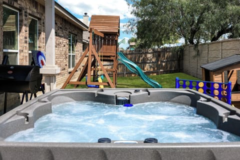 Enjoy our amazing private hut tub with your family and friends! 