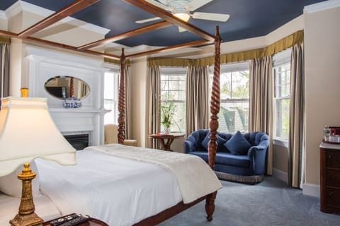 Blue Bay Room | Egyptian cotton sheets, premium bedding, pillowtop beds, in-room safe