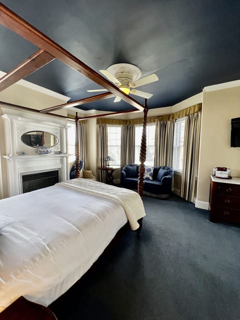 Blue Bay Room | Egyptian cotton sheets, premium bedding, pillowtop beds, in-room safe