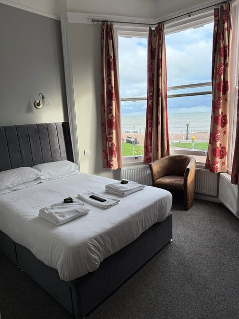 Double Room, Sea View | Desk, iron/ironing board, free WiFi