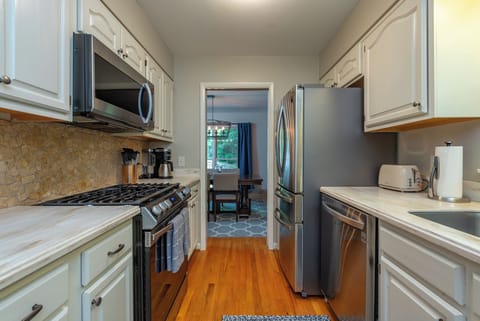 Main Level Eat in Kitchen