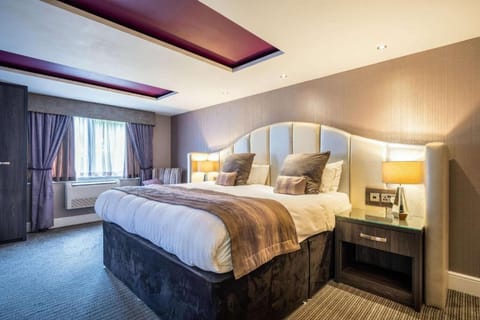 Suite, 1 King Bed (Tall King) | Desk, laptop workspace, blackout drapes, soundproofing