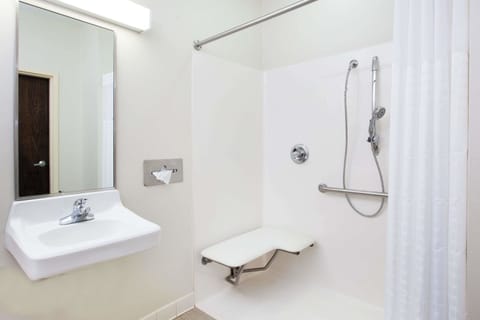 Room, 1 Queen Bed, Accessible, Non Smoking (Mobitily/Hearing, Roll-In Shower) | Bathroom | Combined shower/tub, free toiletries, hair dryer, towels