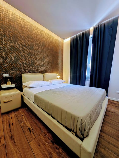 Deluxe Double Room, Courtyard View | In-room safe, blackout drapes, free WiFi