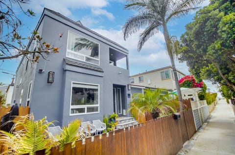 Welcome to A-Wave From It All!