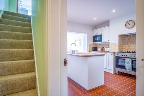Woodville Road - 2 Bedroom House - Mumbles (8276)
