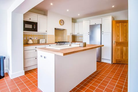 Woodville Road - 2 Bedroom House - Mumbles (8279)