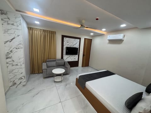 Executive Double Room | Desk, free WiFi