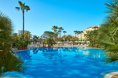 Indoor pool, outdoor pool, sun loungers