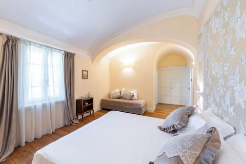 Superior Triple Room VIOLA DEL PENSIERO | Minibar, desk, free WiFi