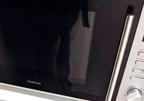 This modern Inventum microwave makes quick meals and reheating simple and efficient—an essential convenience for any stay.