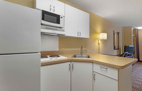 Studio, 1 King Bed, Non Smoking | Private kitchen | Fridge, microwave, stovetop, coffee/tea maker