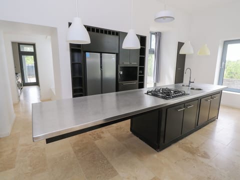 Dishwasher, cookware/dishes/utensils