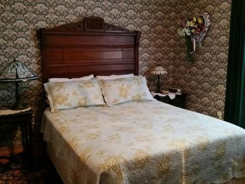 Room, 1 Queen Bed, Private Bathroom (Amy's) | Individually decorated, individually furnished, desk, iron/ironing board