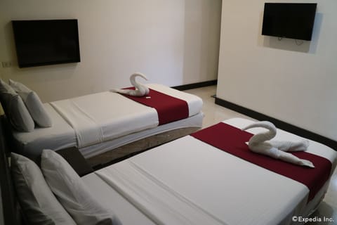 Executive Suite, 1 Queen Bed, Annex Building | Desk, rollaway beds, free WiFi, bed sheets