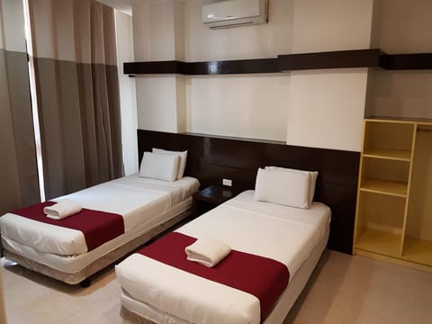 Executive Suite, 1 Queen Bed, Annex Building | Desk, rollaway beds, free WiFi, bed sheets