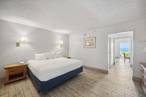 Suite, 1 King Bed (Ocean/Gulf View) | Free WiFi, bed sheets