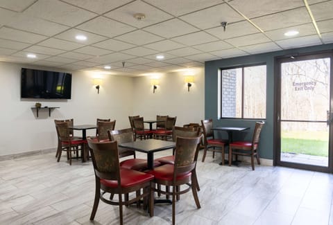 Free daily self-serve breakfast