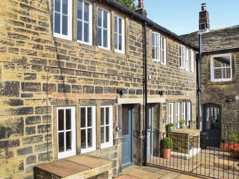 Exterior | Kestrel Cottage, Holmfirth