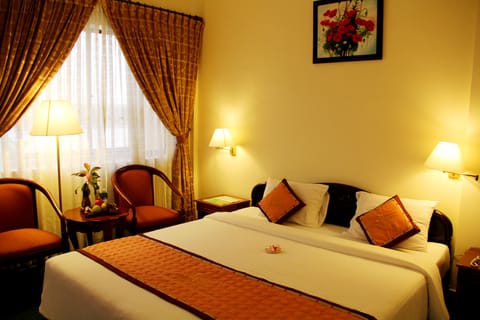 Deluxe Double or Twin Room, Sea View | Minibar, in-room safe, desk, rollaway beds