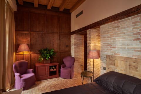 Deluxe Room | Blackout drapes, free WiFi, bed sheets